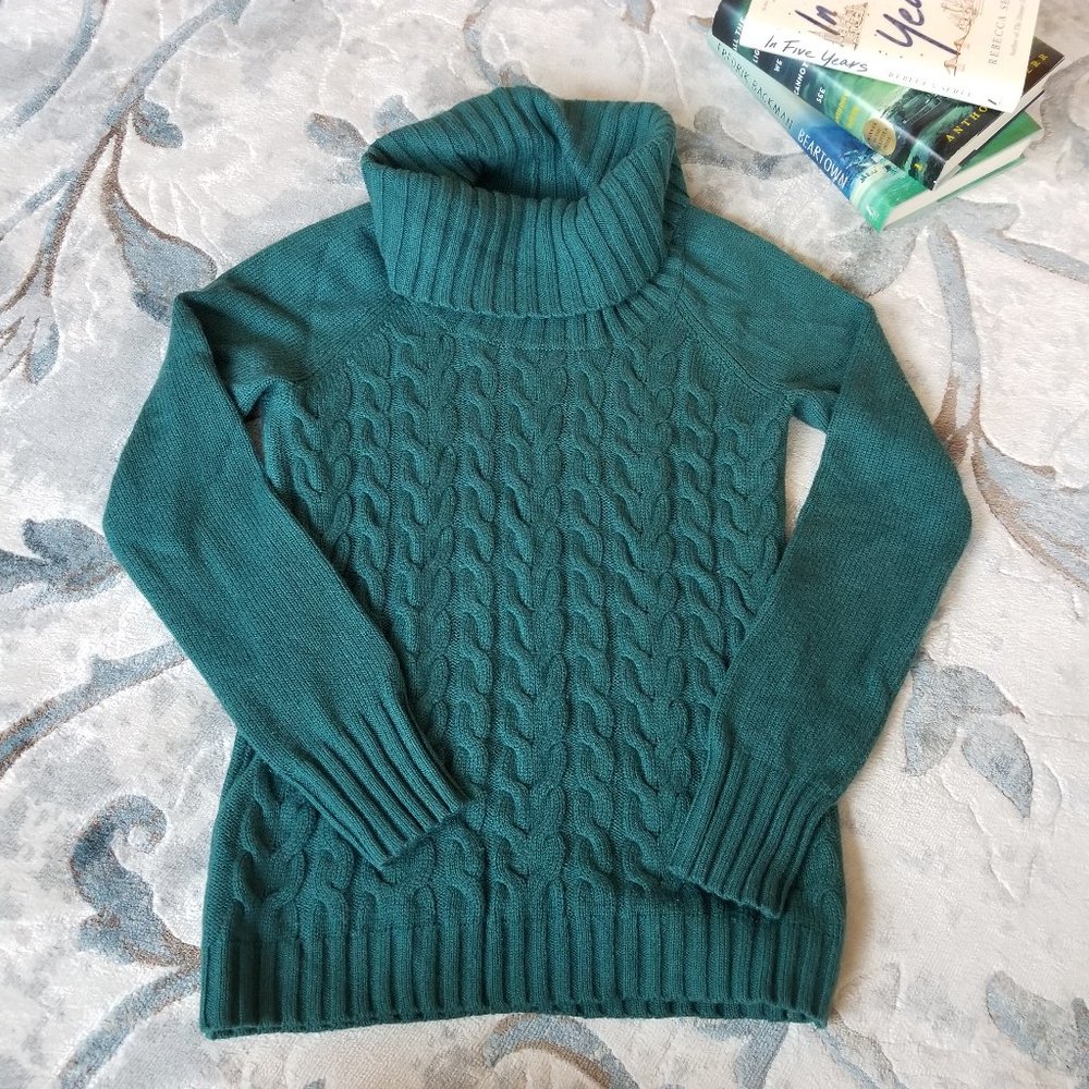 2 for $30! Banana Republic cable knit sweater, XS